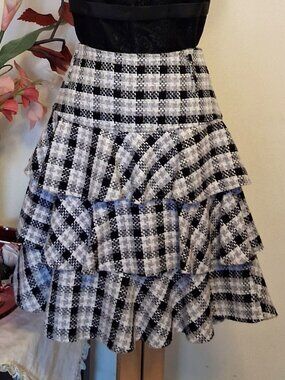 NWT Unique Designed Black White Tiered Ruffle Lined Short Skirt 8